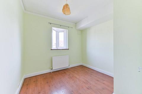 2 bedroom flat to rent, Beatrice Avenue, Norbury, London, SW16