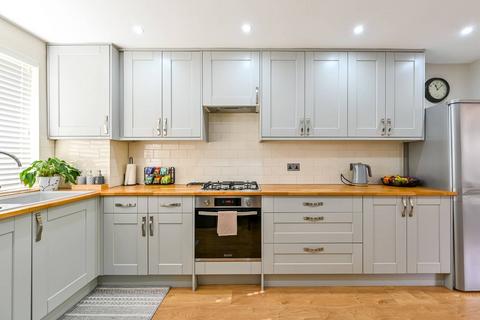 38 Savoy Close, London, E15 4PS