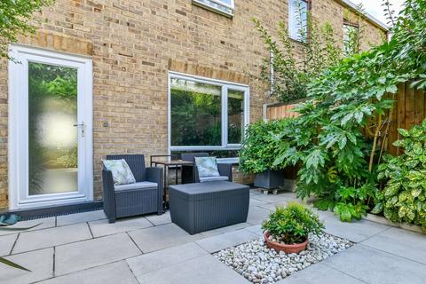 38 Savoy Close, London, E15 4PS