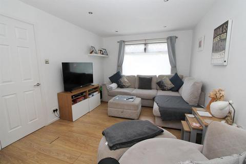 2 Mariette Way, Wallington, SM6 9NL