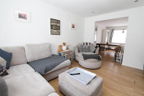 2 Mariette Way, Wallington, SM6 9NL