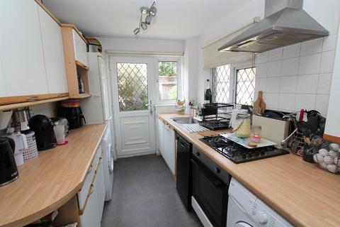 2 Mariette Way, Wallington, SM6 9NL