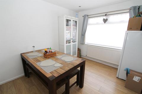 2 Mariette Way, Wallington, SM6 9NL