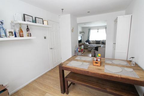 2 Mariette Way, Wallington, SM6 9NL