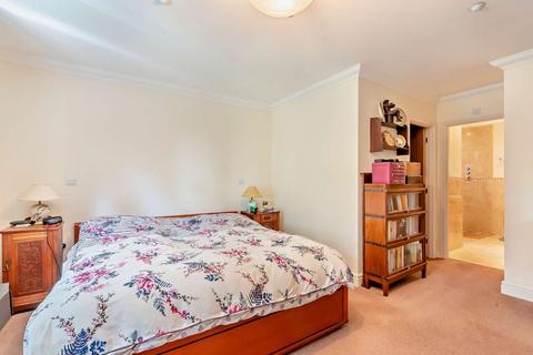 3, Copperwood Holt Close, Wickham, Fareham, PO17 5EY