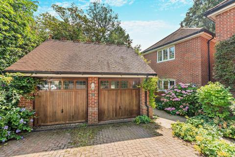 3, Copperwood Holt Close, Wickham, Fareham, PO17 5EY