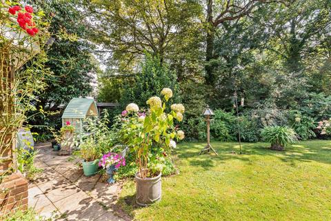 3, Copperwood Holt Close, Wickham, Fareham, PO17 5EY