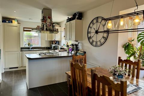 4 bedroom detached house to rent, Red Norman Rise, Holmer