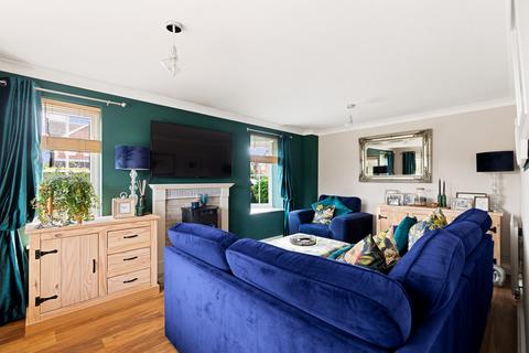 8 De Havilland Close, Hawkinge, Folkestone, CT18 7FE