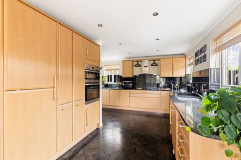 8 De Havilland Close, Hawkinge, Folkestone, CT18 7FE