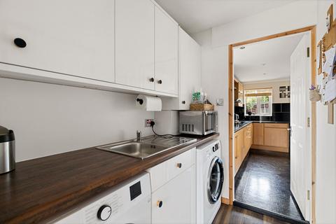 8 De Havilland Close, Hawkinge, Folkestone, CT18 7FE