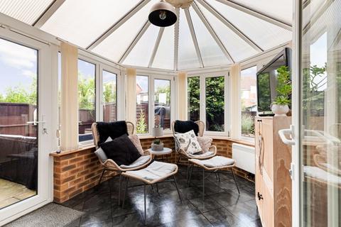 8 De Havilland Close, Hawkinge, Folkestone, CT18 7FE