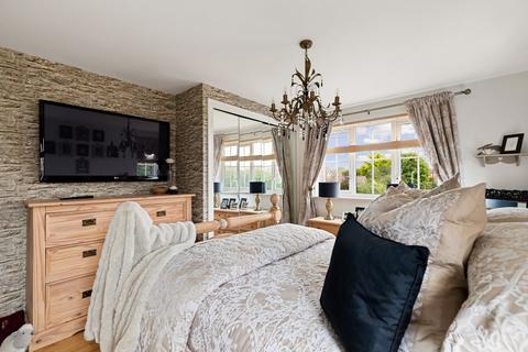 8 De Havilland Close, Hawkinge, Folkestone, CT18 7FE
