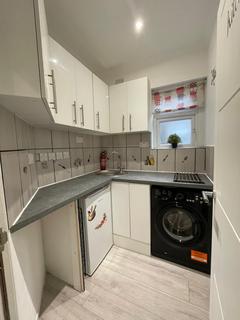 Studio to rent, Arnold Road, London N15