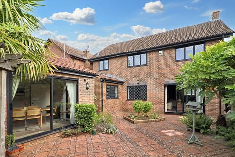 4 bedroom detached house for sale, Boswell Gardens, Stevenage, Hertfordshire, SG1