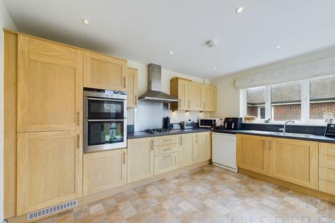 4 bedroom detached house for sale, The Hemsleys, Crawley RH11