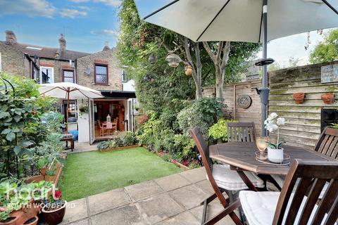 3 bedroom terraced house for sale, Peel Road, South Woodford