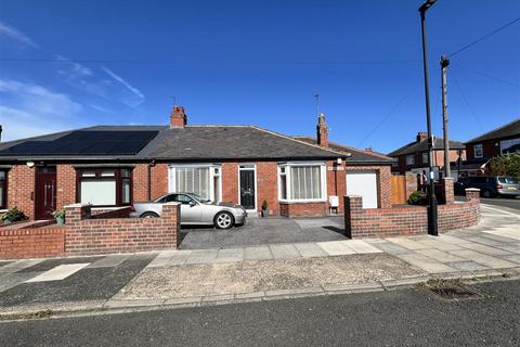 3 bedroom semi-detached bungalow for sale, Appletree Gardens, Walkerville, Newcastle Upon Tyne