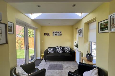 3 bedroom semi-detached bungalow for sale, Appletree Gardens, Walkerville, Newcastle Upon Tyne