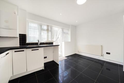 4 bedroom terraced house to rent, Atkinson Road, London, E16