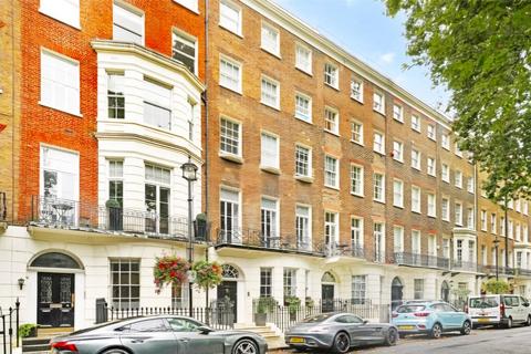 Studio to rent, Montagu Square, Marylebone, London, W1H