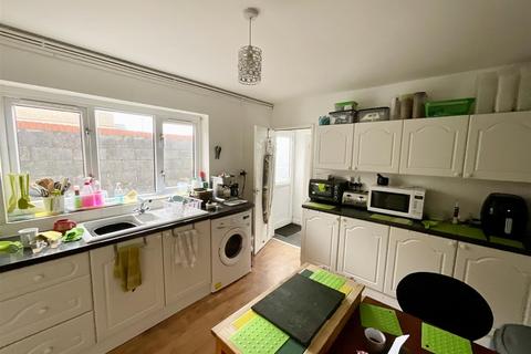 3 bedroom end of terrace house for sale, Swansea Road, Llanelli