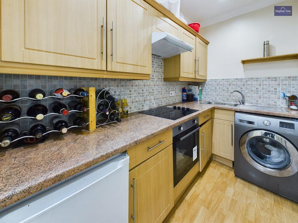 Utility Room/2nd Kitchen