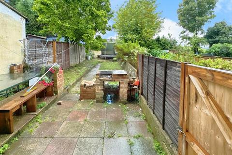 2 bedroom terraced house for sale, Queens Road, Aldershot