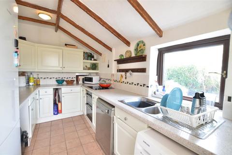 4 bedroom detached house for sale, Beech Farm Road, Warlingham CR6