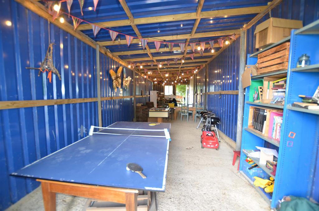 Games room &amp; kitchenette