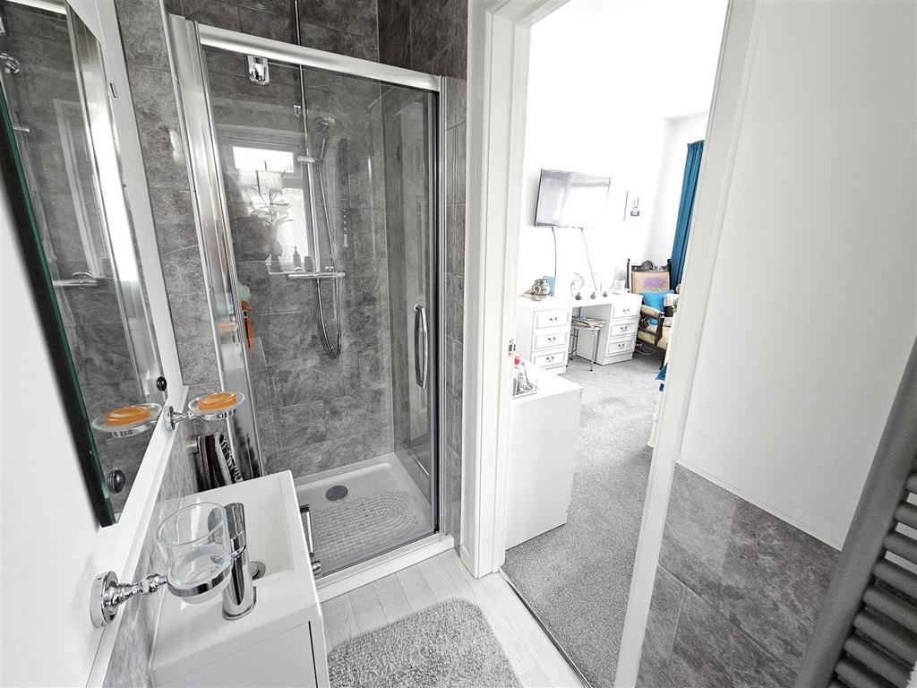 En Suite Shower.jpg