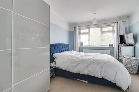 1 bedroom flat for sale, Rayleigh Road, Benfleet SS7