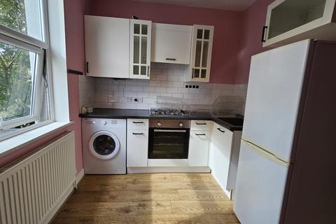 2 bedroom apartment to rent, Melrose Avenue, London