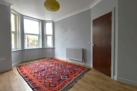 2 bedroom apartment to rent, Melrose Avenue, London