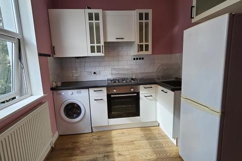 2 bedroom apartment to rent, Melrose Avenue, London