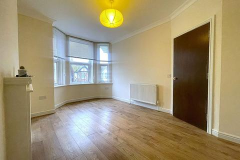 2 bedroom apartment to rent, Melrose Avenue, London