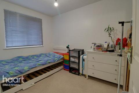 23 Stocker Gardens, Dagenham, RM9 4HL