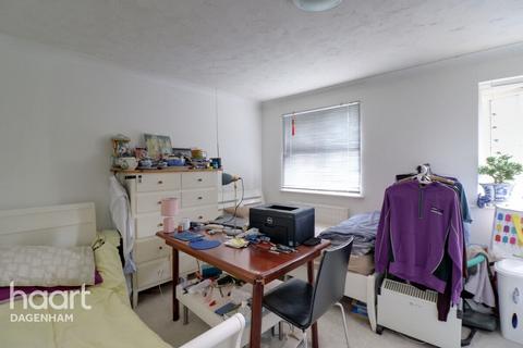 23 Stocker Gardens, Dagenham, RM9 4HL