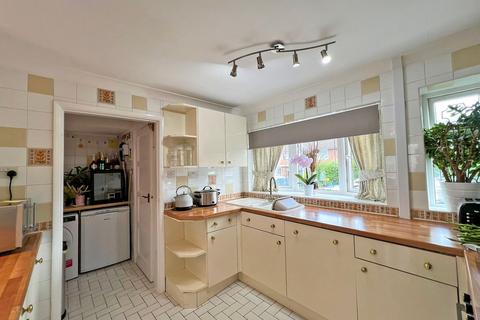 18 Acacia Crescent, Codsall, Wolverhampton, WV8 1NU