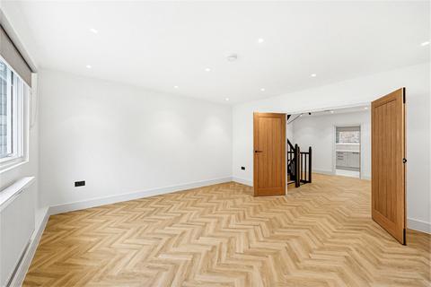 undefined, Queen Anne Mews, London, W1G
