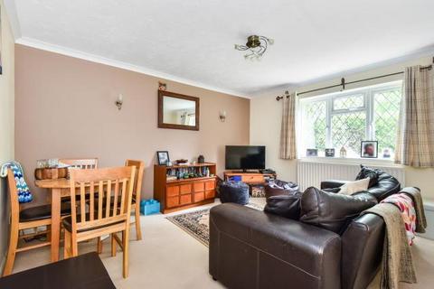 2 bedroom maisonette to rent, Meadowbank Road,  Lightwater,  GU18