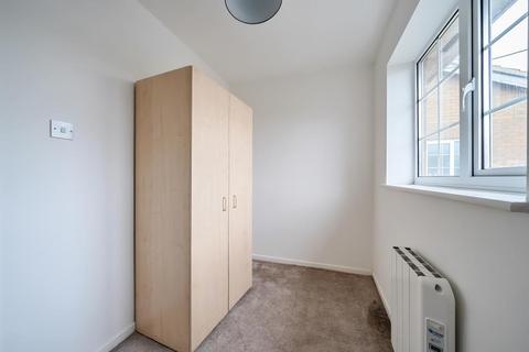 2 bedroom end of terrace house for sale, Cyclamen Place,  Aylesbury,  HP21