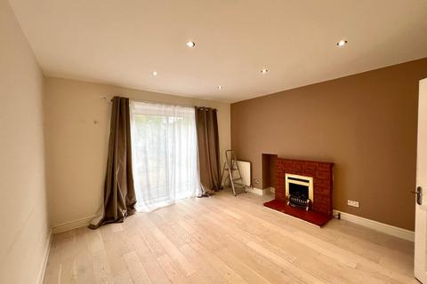 3 bedroom terraced house to rent, Chatsworth Road, Hayes UB4