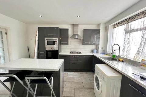 3 bedroom terraced house to rent, Chatsworth Road, Hayes UB4