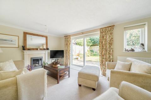 1 Beechcroft Close, Liphook, GU30 7XB