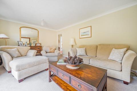 1 Beechcroft Close, Liphook, GU30 7XB
