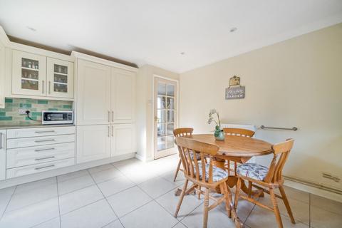 1 Beechcroft Close, Liphook, GU30 7XB