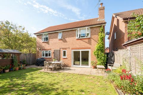 1 Beechcroft Close, Liphook, GU30 7XB