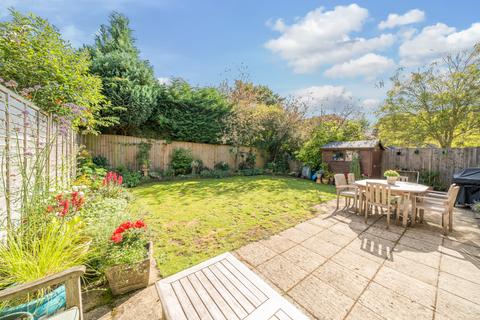 1 Beechcroft Close, Liphook, GU30 7XB