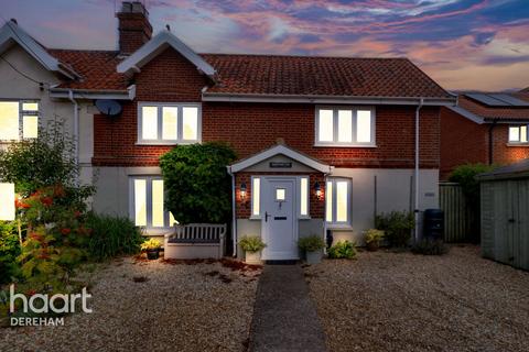 3 bedroom cottage for sale, Dereham Road, Garvestone